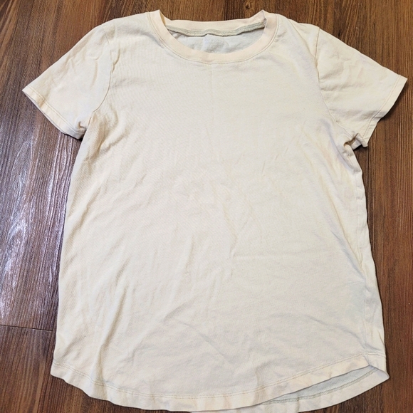 Madewell Tops - Madewell Soft Fade Cream T-Shirt used good condition.